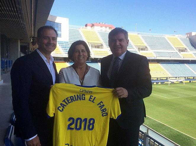 Renovación de acuerdo con el Cádiz CF en el Estadio Carranza - El Faro Catering